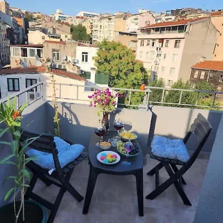 Taksim Private Terrace Close To Antique Store Galata Port Cihangir