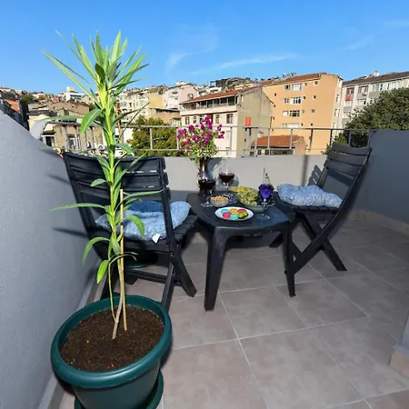 Taksim Private Terrace Close To Antique Store Galata Port Cihangir Istanbul