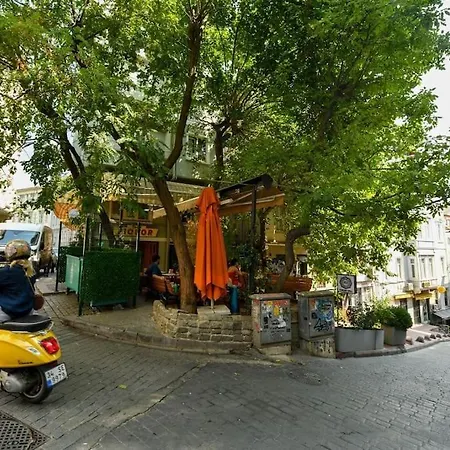 Taksim Private Terrace Close To Antique Store Galata Port Cihangir Istanbul