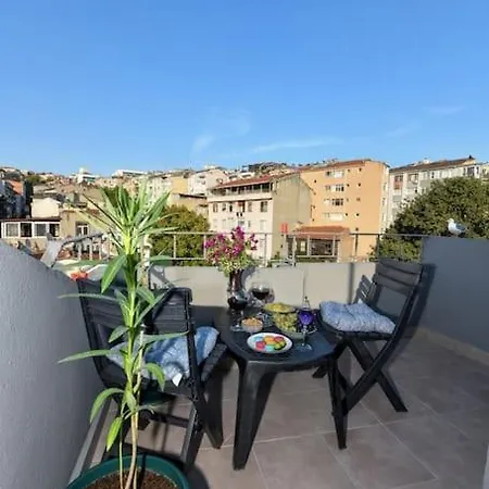 Taksim Private Terrace Close To Antique Store Galata Port Cihangir Apartment