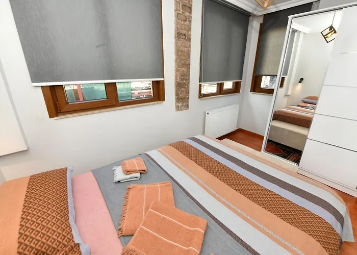 Taksim Private Terrace Close To Antique Store Galata Port Cihangir